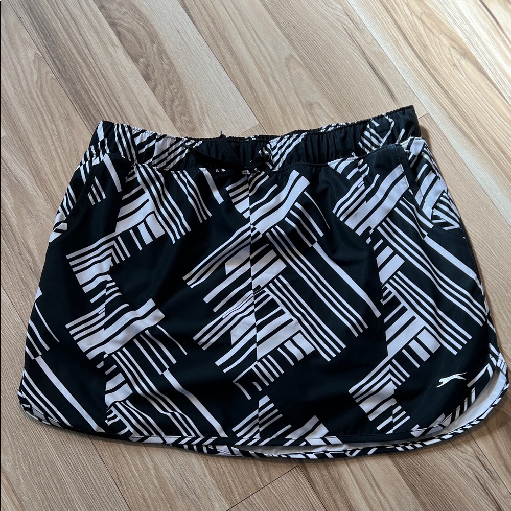 Slazenger Golf Black and White Geometric Mini Skirt size Large